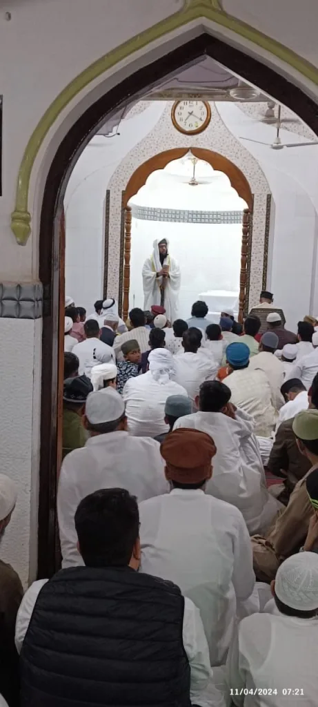 जरूरतमंदों की मदद एवं सद्भाव का पैगाम देता है ईद का त्यौहार, शांतिपूर्वक तरीके से ईद की नमाज़ अदा कर देश में अमन- चैन व खुशहाली के लिए मांगी गईं दुआएं | New India Times