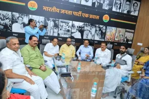 कल खडसे थे, आज गिरीश महाजन, इतिहास खुद को दोहरा रहा है, पाटील की संसदीय भाषा का काट खोजने में भाजपा विफल | New India Times