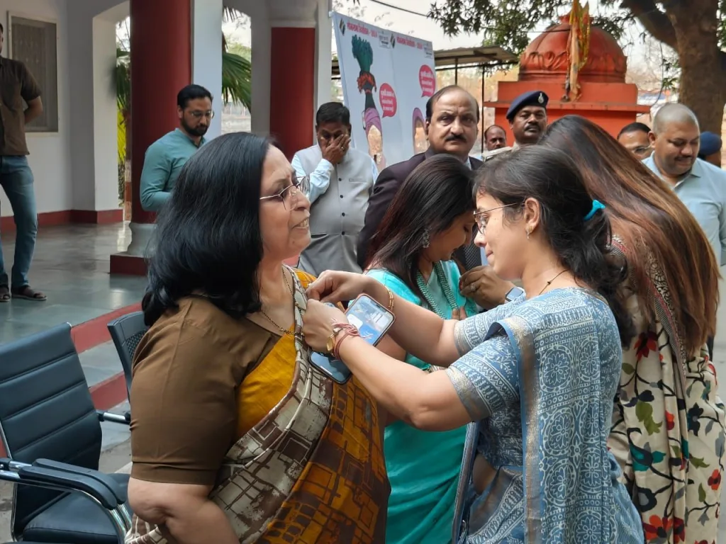 उच्च न्यायालय के न्यायाधीश अनिल वर्मा का स्वागत किया कलेक्टर ने 4 उच्च न्यायालय के न्यायाधीश अनिल वर्मा का स्वागत किया कलेक्टर ने | New India Times