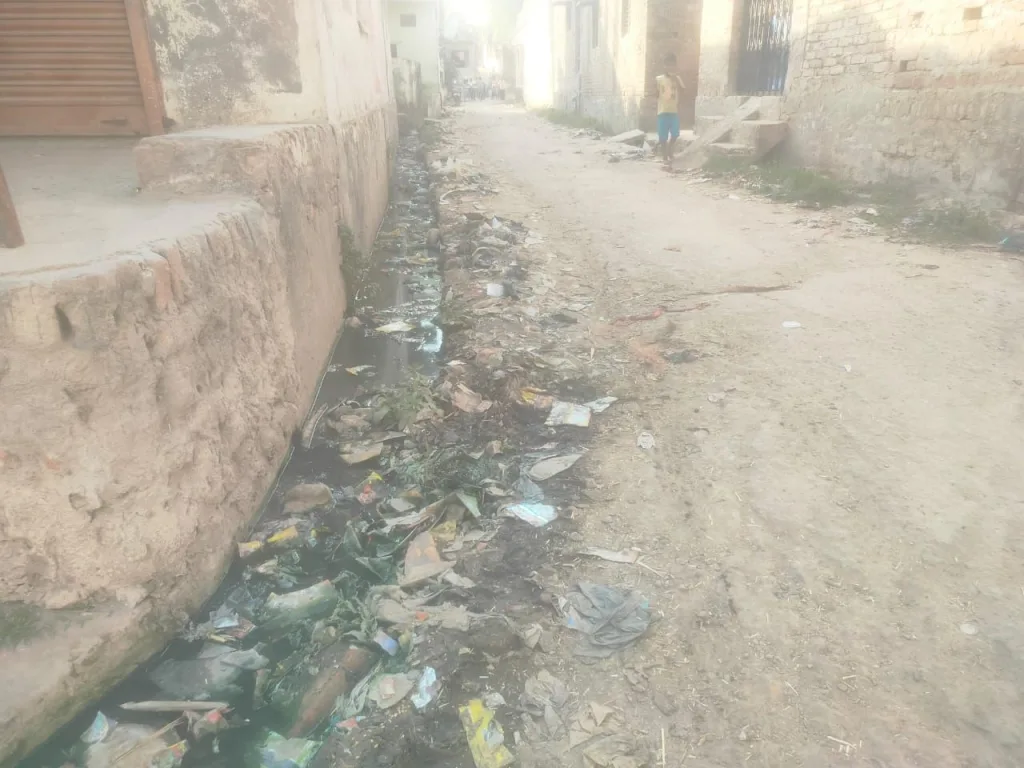 सरकार के स्वच्छ भारत मिशन अभियान की बुड्ढी खास में उड़ाई जा रही हैं धज्जियां 3 सरकार के स्वच्छ भारत मिशन अभियान की बुड्ढी खास में उड़ाई जा रही हैं धज्जियां | New India Times