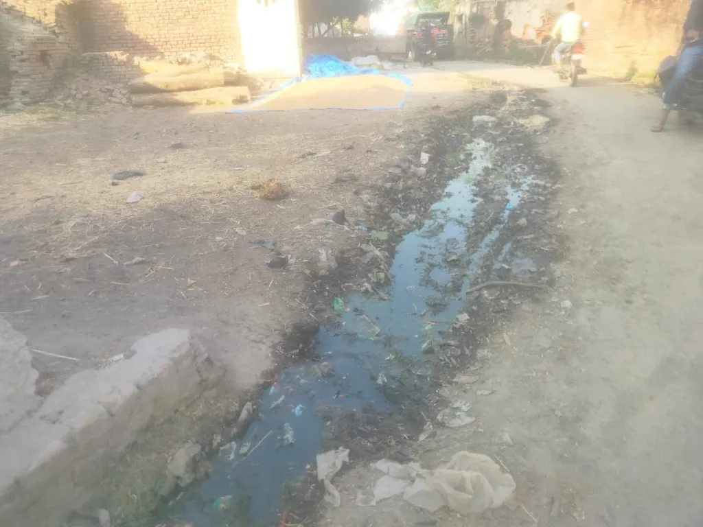 सरकार के स्वच्छ भारत मिशन अभियान की बुड्ढी खास में उड़ाई जा रही हैं धज्जियां 2 सरकार के स्वच्छ भारत मिशन अभियान की बुड्ढी खास में उड़ाई जा रही हैं धज्जियां | New India Times