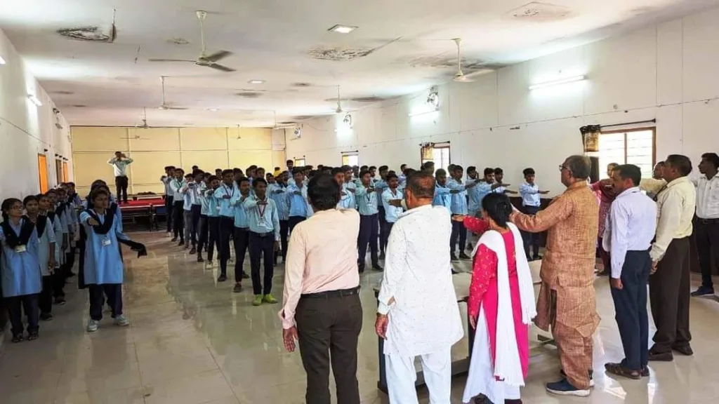 लोकतंत्र के महापर्व में सहभागिता के लिए विभिन्न शिक्षण संस्थानों में कलेक्टर के निर्देश अनुसार दिलाई गई शपथ | New India Times