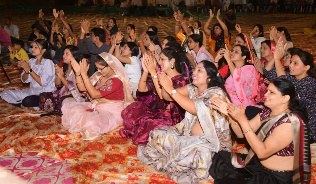 फुट तालाब में श्री हनुमान जयंती पर भजन, गायक हेमंत बृजवासी ने दी आकर्षक प्रस्तुतियां, हज़ारों लोगों ने किये भगवान श्री राम भक्त हनुमान जी के दर्शन | New India Times