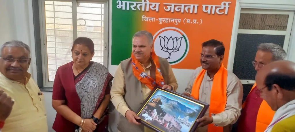 भाजपा मप्र-छग क्षेत्रीय संगठन महामंत्री ने बुरहानपुर पहुंचकर अटल स्मृति स्थल पर किया पुष्प अर्पित 2 भाजपा मप्र-छग क्षेत्रीय संगठन महामंत्री ने बुरहानपुर पहुंचकर अटल स्मृति स्थल पर किया पुष्प अर्पित | New India Times