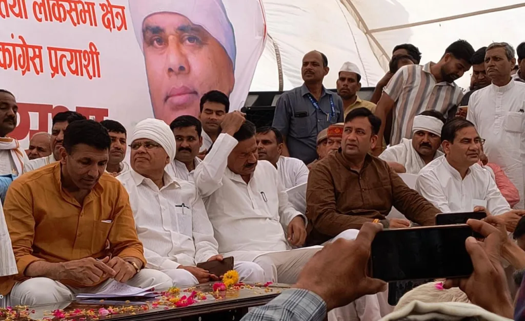 बीजेपी व कांग्रेस के दिग्गज एक दूसरे पर गरजे 2 बीजेपी व कांग्रेस के दिग्गज एक दूसरे पर गरजे | New India Times