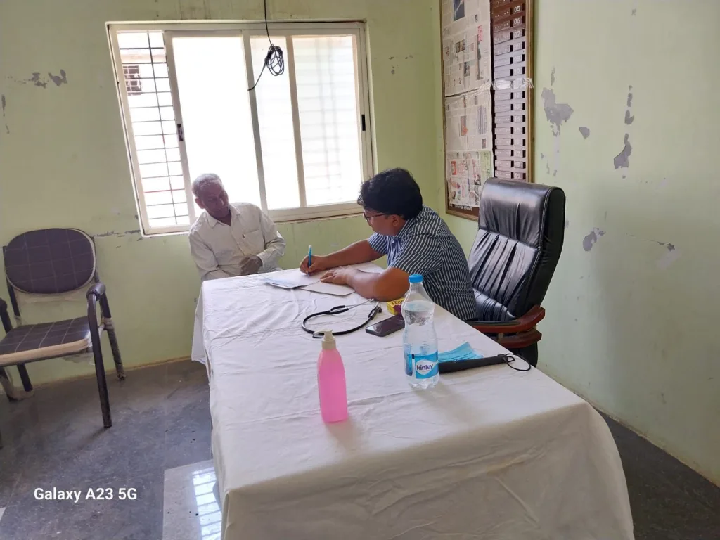 आल इज़ वेल हॉस्पिटल बुरहानपुर द्वारा ग्राम बोरसर में आयोजित किया गया निःशुल्क स्वास्थ्य शिविर | New India Times