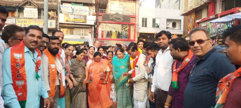 कांग्रेस के अधिकृत प्रत्याशी अक्षय कांति बम के भाजपा में शामिल होने पर बीजेपी ने बुरहानपुर में मनाया जश्न 2 कांग्रेस के अधिकृत प्रत्याशी अक्षय कांति बम के भाजपा में शामिल होने पर बीजेपी ने बुरहानपुर में मनाया जश्न | New India Times