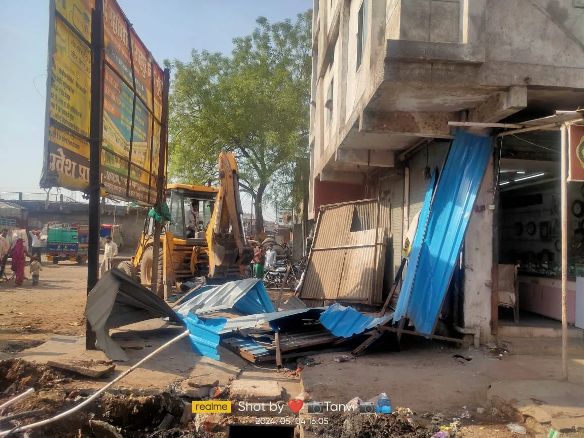 निगम अफसरों द्वारा शनिवार को गुलमोहर मार्केट से हटाया गया अतिक्रमण, चालानी कार्यवाही कर वसूला गया जुर्माना | New India Times