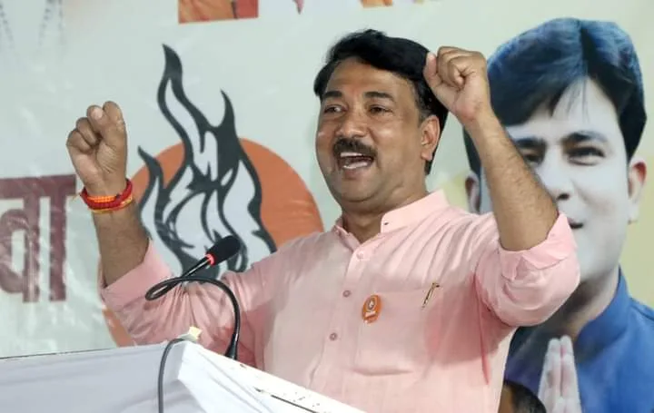 नवाज़ शरीफ़ की बिरयानी खाने वाला फिर से चुनकर आया तो पाकिस्तान में पटाखे जरूर फूटेंगे: उद्धव ठाकरे | New India Times