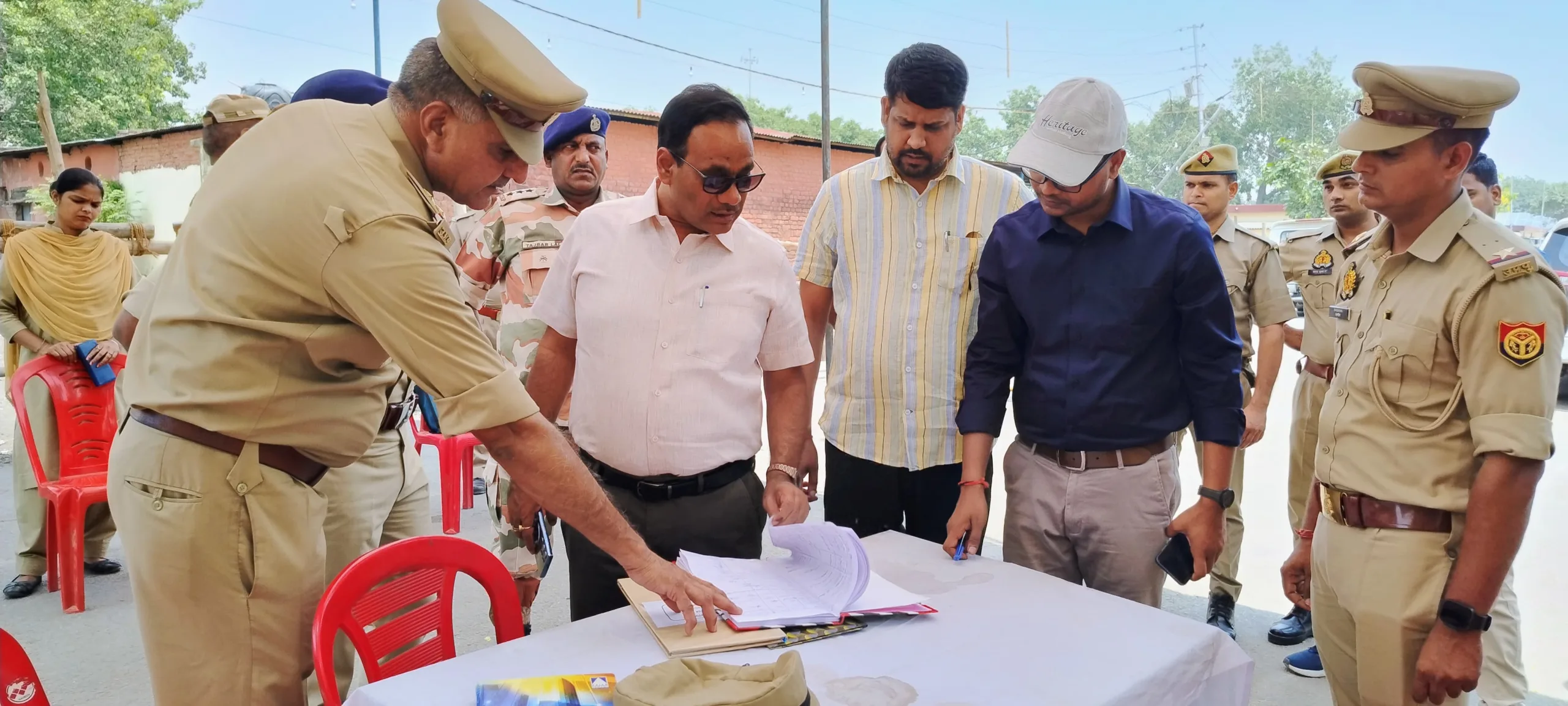 ईवीएम व वीवीपैट की 24 घंटे स्ट्रांग रूम की सतत रूप से की जा रही है निगरानी | New India Times