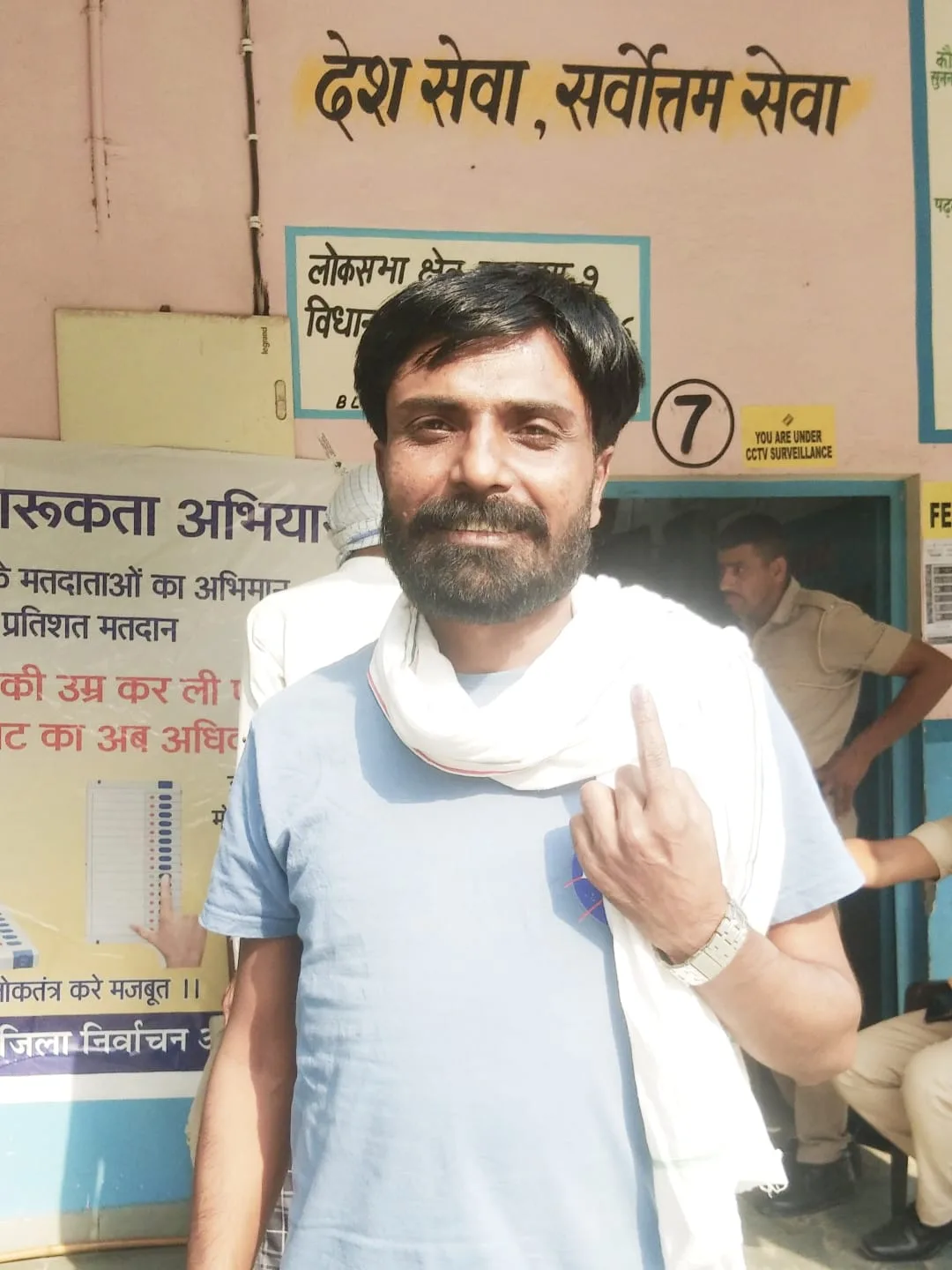 भीमसेना चीफ सतपाल तंवर ने किया मतदान, बोले मेरा वोट संविधान बचाने की ओर | New India Times