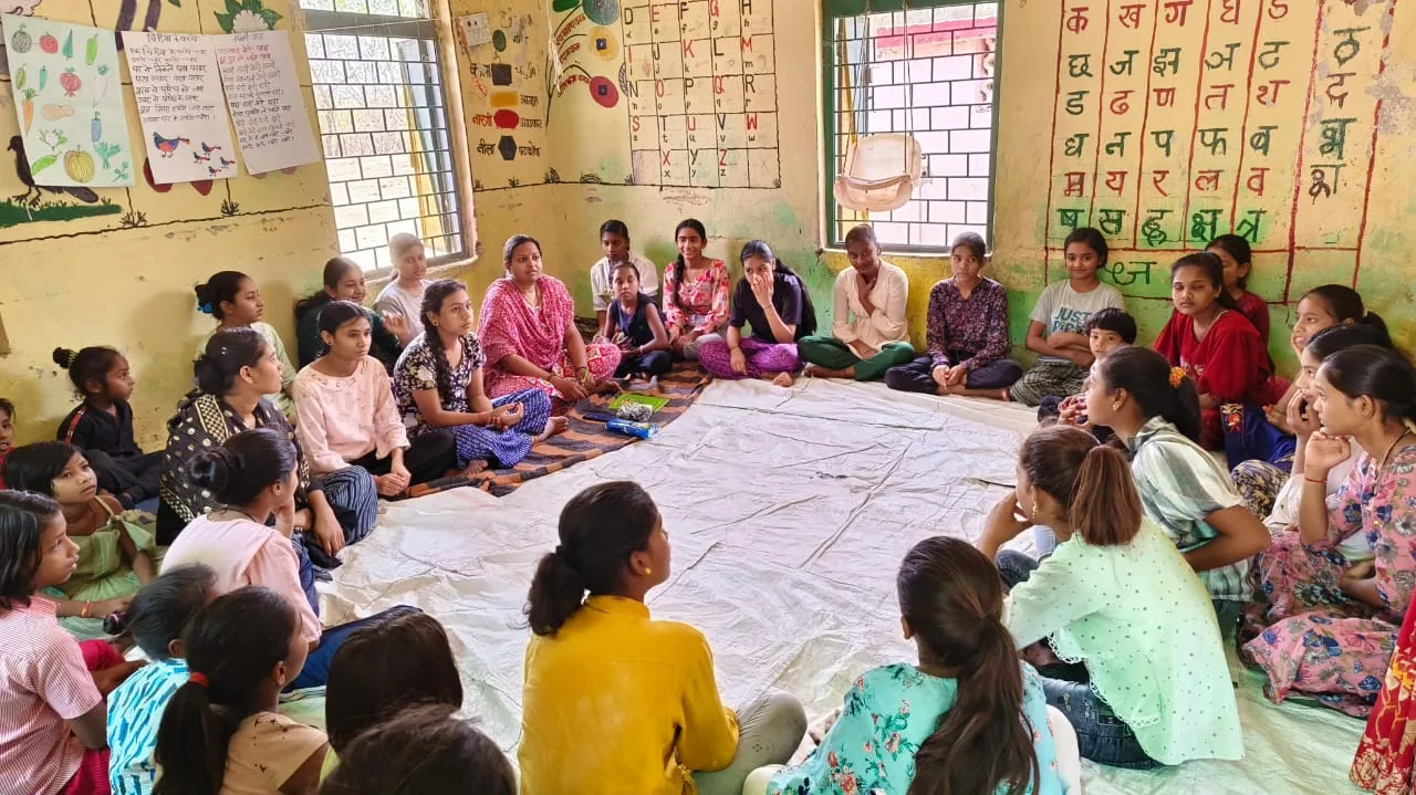 किशोरी बालिकाओं को  समझाया गया माहवारी स्वच्छता प्रबंधन के बारे में | New India Times