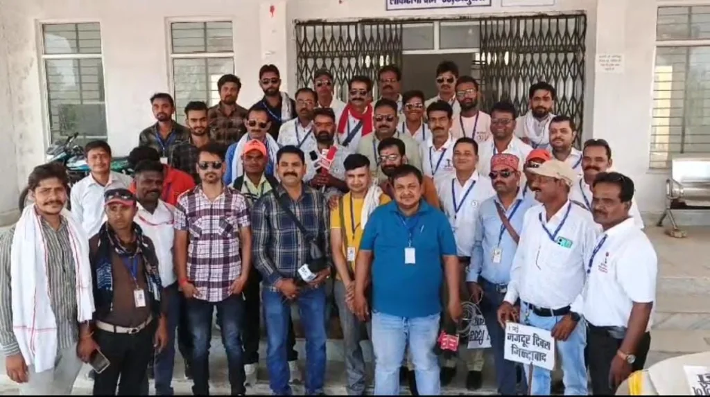 पत्रकार सुरक्षा कानून सहित 21 सूत्रीय मांगों को लेकर मप्र श्रमजीवी पत्रकार संघ ने सौंपा ज्ञापन | New India Times