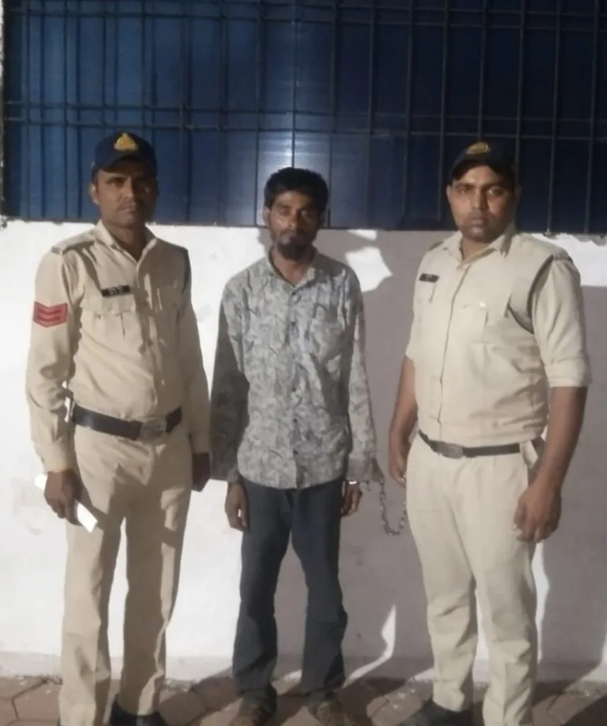 थाना गणपति नाका पुलिस ने अवैध हथियार पिस्टल लेकर घूम रहे व्यक्ति को किया गिरफ्तार, आरोपी के पास से एक अवैध देशी पिस्टल व एक जिंदा कारतूस जप्त | New India Times