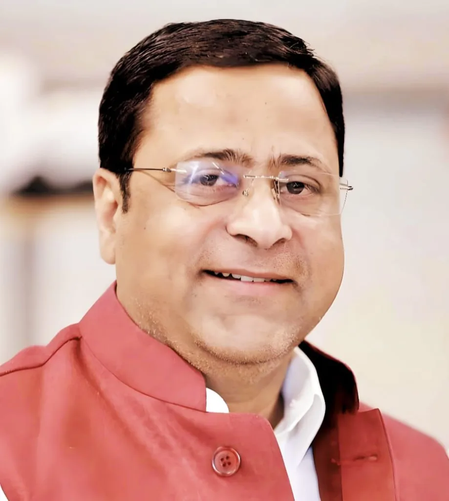 जीवन में हंसने से बेहतर कुछ भी नही: अजीत सिंह | New India Times