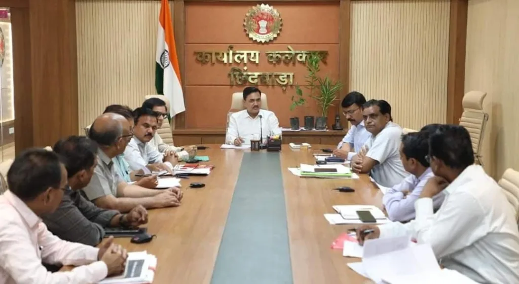 जुन्नारदेव क्षेत्र में खाद्यान्न वितरण में विशेष ध्यान देने के दिए निर्देश, लौंग एवं काली मिर्च की खेती के लिए किसानों का होगा चयन | New India Times