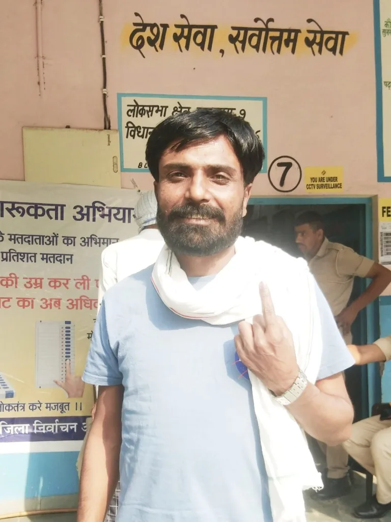 भीमसेना चीफ सतपाल तंवर ने किया मतदान, बोले मेरा वोट संविधान बचाने की ओर | New India Times