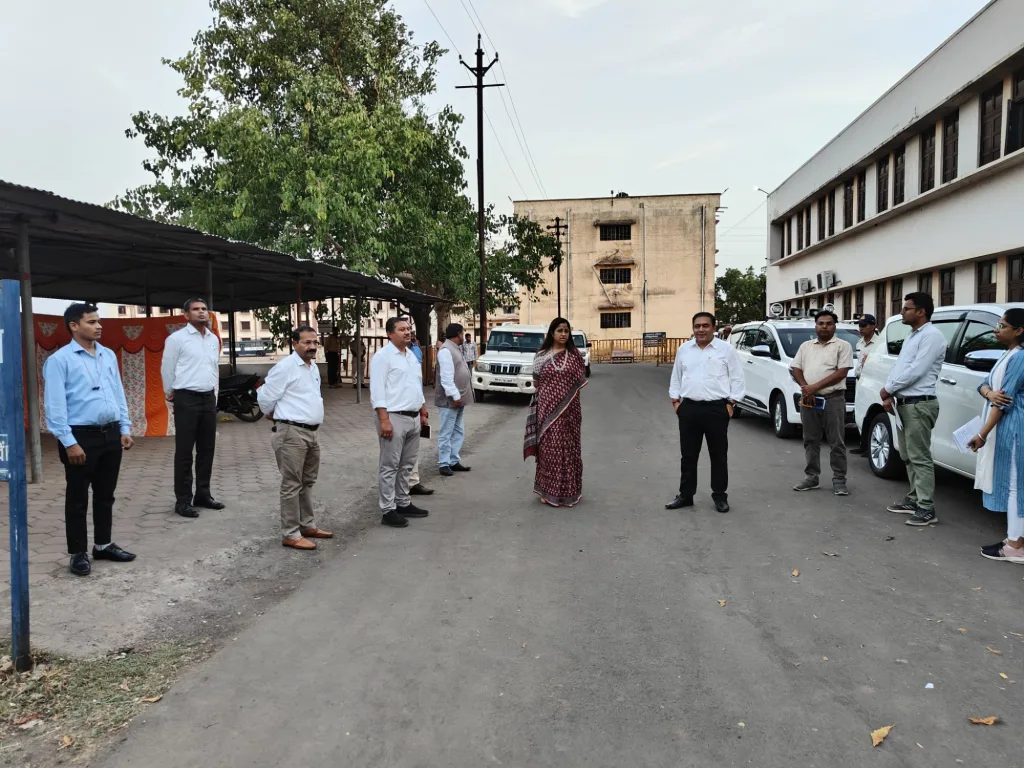 कलेक्टर व पुलिस अधीक्षक द्वारा किया गया मतगणना स्थल का निरीक्षण 2 कलेक्टर व पुलिस अधीक्षक द्वारा किया गया मतगणना स्थल का निरीक्षण | New India Times