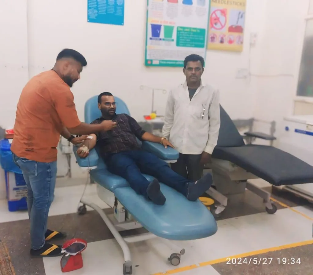 तहसीलदार श्री रामलाल पगार ने जिला शासकीय चिकित्सालय में किया रक्तदान, सोशल मीडिया पर हो रही है सर्वत्र प्रशंसा | New India Times