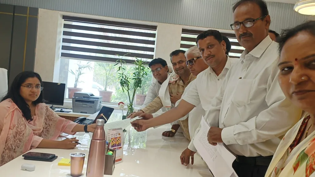 ज़िला कांग्रेस कमेटी अध्यक्ष रिंकू टांक के नेतृत्व में प्रतिनिधि मंडल ने राष्ट्रपति और राज्यपाल के नाम ज्ञापन सौंप कर किसानों को तत्काल मुआवजा देने की मांग की 2 ज़िला कांग्रेस कमेटी अध्यक्ष रिंकू टांक के नेतृत्व में प्रतिनिधि मंडल ने राष्ट्रपति और राज्यपाल के नाम ज्ञापन सौंप कर किसानों को तत्काल मुआवजा देने की मांग की | New India Times