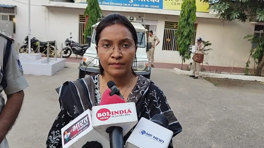 मध्य प्रदेश शासन के नियमों का उल्लंघन करने पर मांस दुकानदारों को पड़ा महंगा, प्रशासन ने की दुकानें बंद 2 मध्य प्रदेश शासन के नियमों का उल्लंघन करने पर मांस दुकानदारों को पड़ा महंगा, प्रशासन ने की दुकानें बंद | New India Times