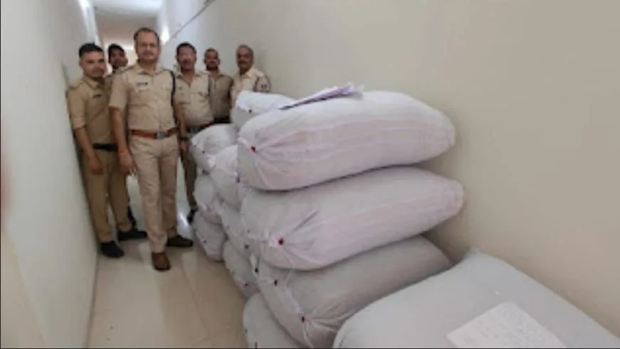 अवैध मादक पदार्थ (गाँजा) को बिक्री हेतु उड़ीसा से परिवहन कर लाने वाले 05 आरोपियों को पन्ना पुलिस ने किया गिरफ्तार 2 अवैध मादक पदार्थ (गाँजा) को बिक्री हेतु उड़ीसा से परिवहन कर लाने वाले 05 आरोपियों को पन्ना पुलिस ने किया गिरफ्तार | New India Times