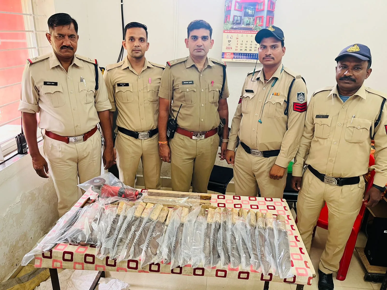 थाना कमला नगर पुलिस ने एक आरोपी को गिरफ्तार कर अवैध शस्त्र (छुरी) का ज़ख़ीरा किया जब्त | New India Times