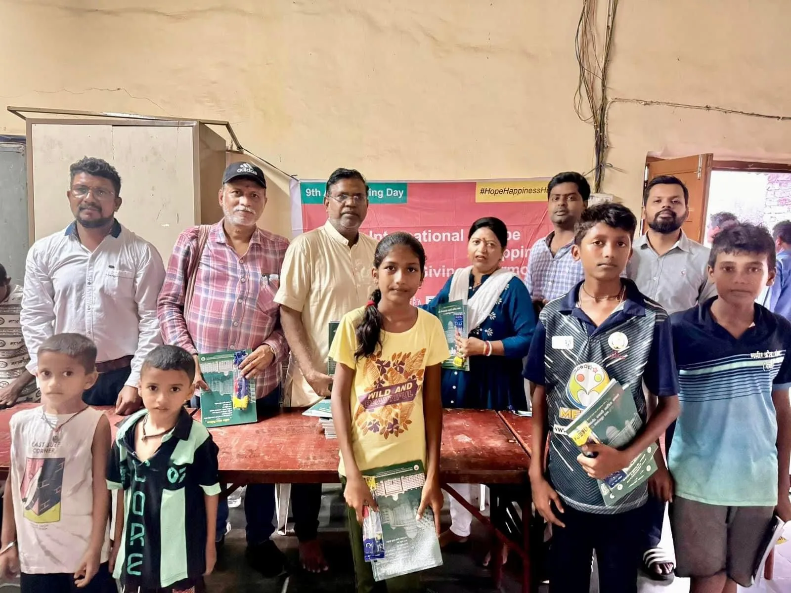 भाईंदर में आर्ट ऑफ गिविंग के तहत किया गया नोटबुक का वितरण | New India Times