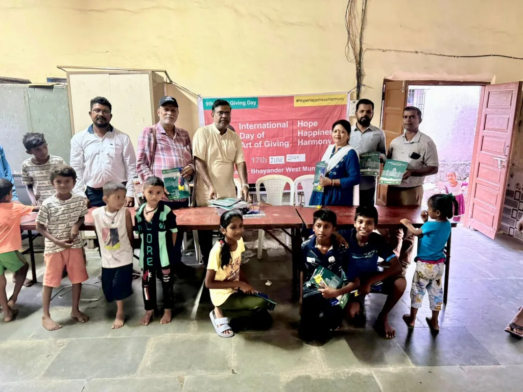 भाईंदर में आर्ट ऑफ गिविंग के तहत किया गया नोटबुक का वितरण 2 भाईंदर में आर्ट ऑफ गिविंग के तहत किया गया नोटबुक का वितरण | New India Times