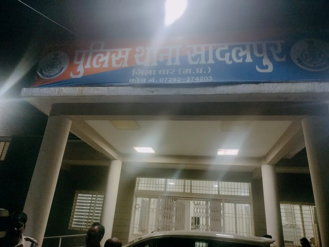 शाहरुख ने रोहित बनकर की युवती से दोस्ती, फिर बनाया इस्लाम धर्म अपनाने का दबाव | New India Times