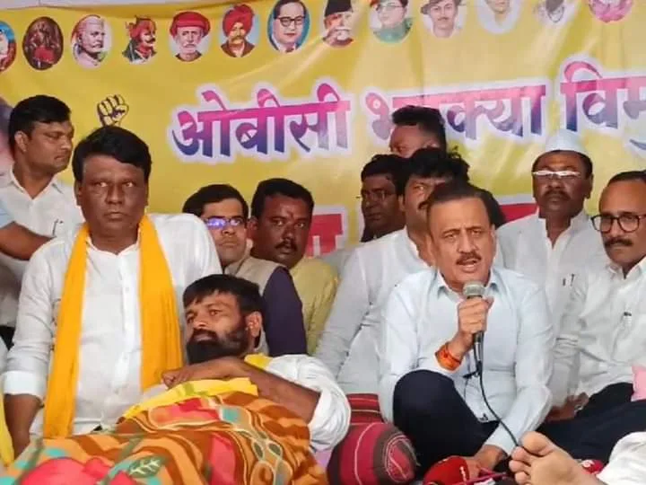 गिरीश महाजन की गैर मौजूदगी में जामनेर का लीडर कौन? पुलिस स्टेशन पर पथराव के बाद शहर में तनाव कायम | New India Times