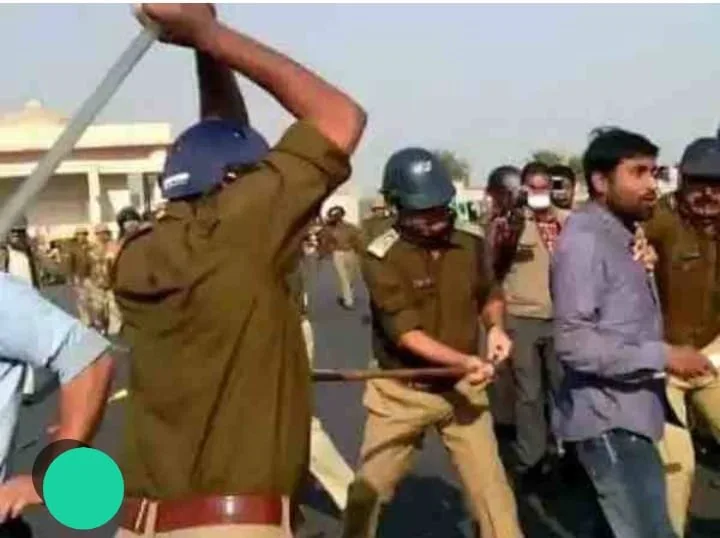 आरोपी को पकड़ने का क्रेडिट लेने के चक्कर में हिरासत वाले फोटो शेयर करने की गलती से मचा गदर, मामले की निष्पक्ष जांच के लिए SIT के गठन की मांग | New India Times