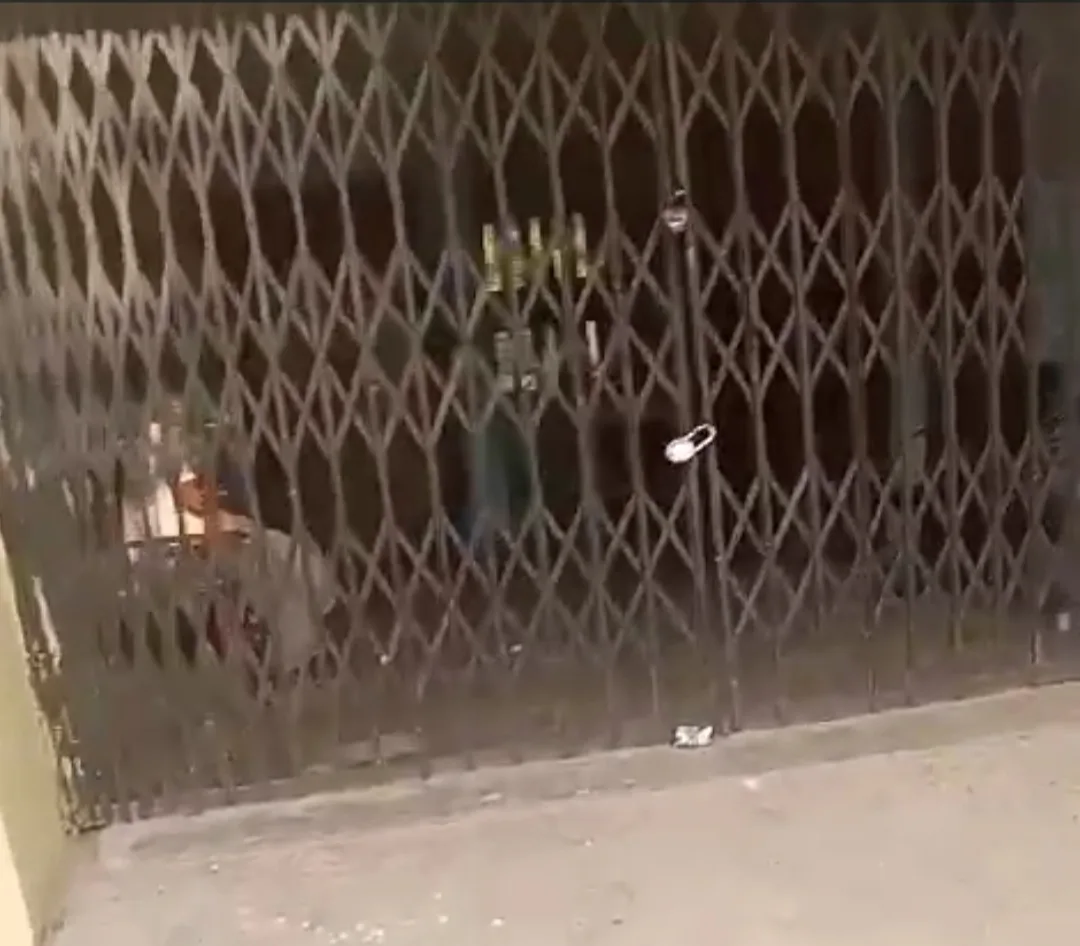 प्राथमिक स्वास्थ्य केंद्र कठेला में इलाज के लिए आई महिला को अस्पताल में ही बंद कर ताला लगा कर चला गया स्वास्थ्य कर्मी, महिला का वीडियो हुआ वायरल, कलेक्टर एवं सीएमओ ने दिये जांघ के आदेश 1 प्राथमिक स्वास्थ्य केंद्र कठेला में इलाज के लिए आई महिला को अस्पताल में ही बंद कर ताला लगा कर चला गया स्वास्थ्य कर्मी, महिला का वीडियो हुआ वायरल, कलेक्टर एवं सीएमओ ने दिये जांघ के आदेश | New India Times