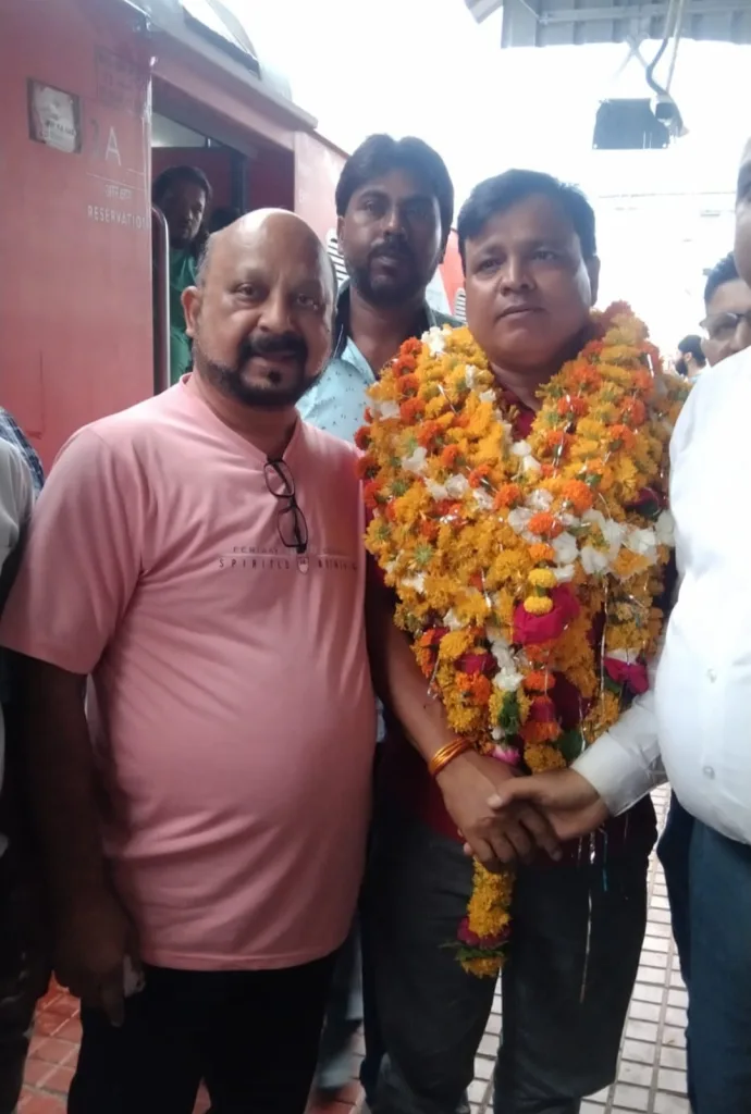 मध्य रेलवे के बुरहानपुर स्टेशन के कामरेड पुष्पेंद्र कपड़े ने एनआरएमयू चुनाव में दर्ज कराई शानदार जीत | New India Times