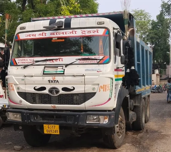 खनिज विभाग ने रेत व गिट्टी का अवैध परिवहन करते हुए दो वाहनों को किया ज़ब्त | New India Times