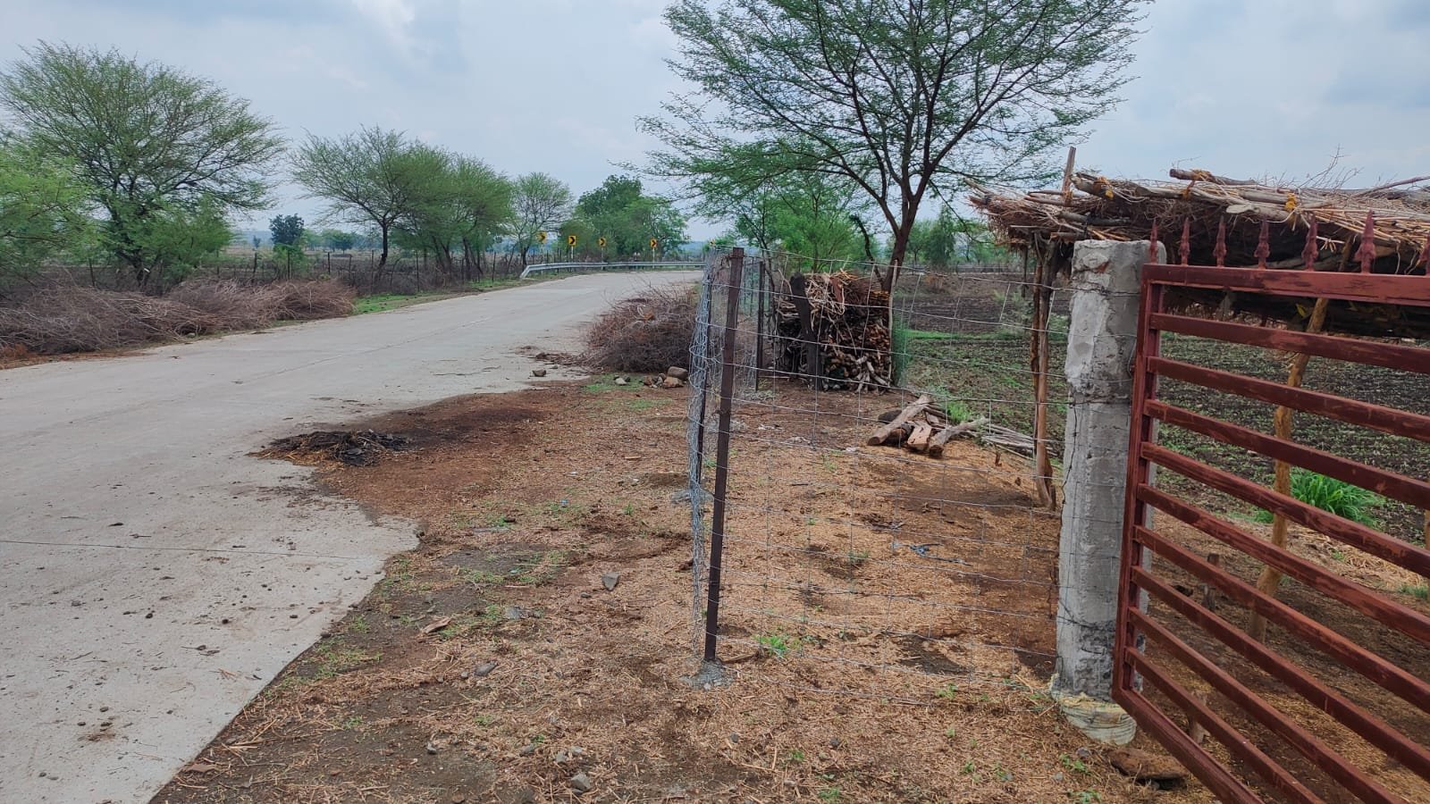 स्टेट हाइवे के आसपास अतिक्रमण, अतिक्रमण की वजह से रहता है हादसों का डर | New India Times