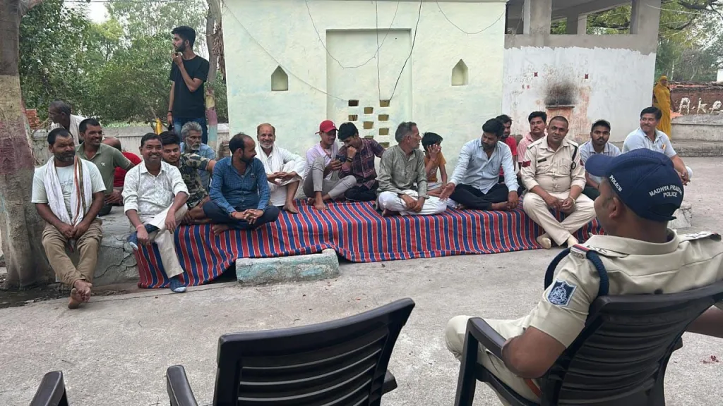 थाना चिरूला पुलिस द्वारा ग्राम चिरूला में शिविर लगाकर साइबर अपराधों के बारे में किया गया जागरुक 2 थाना चिरूला पुलिस द्वारा ग्राम चिरूला में शिविर लगाकर साइबर अपराधों के बारे में किया गया जागरुक | New India Times