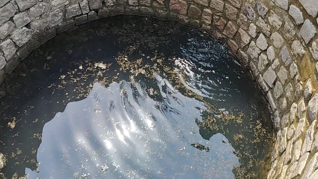 आज़ादी के बाद से नहीं सुधरी पानी की समस्या, चुनाव के समय खोखले दावों की खुली पोल, नल जल योजना भी ठप, गंदा पानी पीने को मजबूर 2 आज़ादी के बाद से नहीं सुधरी पानी की समस्या, चुनाव के समय खोखले दावों की खुली पोल, नल जल योजना भी ठप, गंदा पानी पीने को मजबूर | New India Times