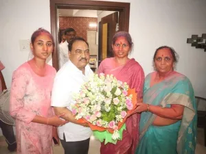 NDA 1.0 में रक्षा खडसे को बनाया गया राज्यमंत्री, पॉलिसी मेकिंग पोजिशन की उम्मीद पर फिरा पानी, जामनेर में शपथ ग्रहण समारोह का सीधा प्रसारण | New India Times