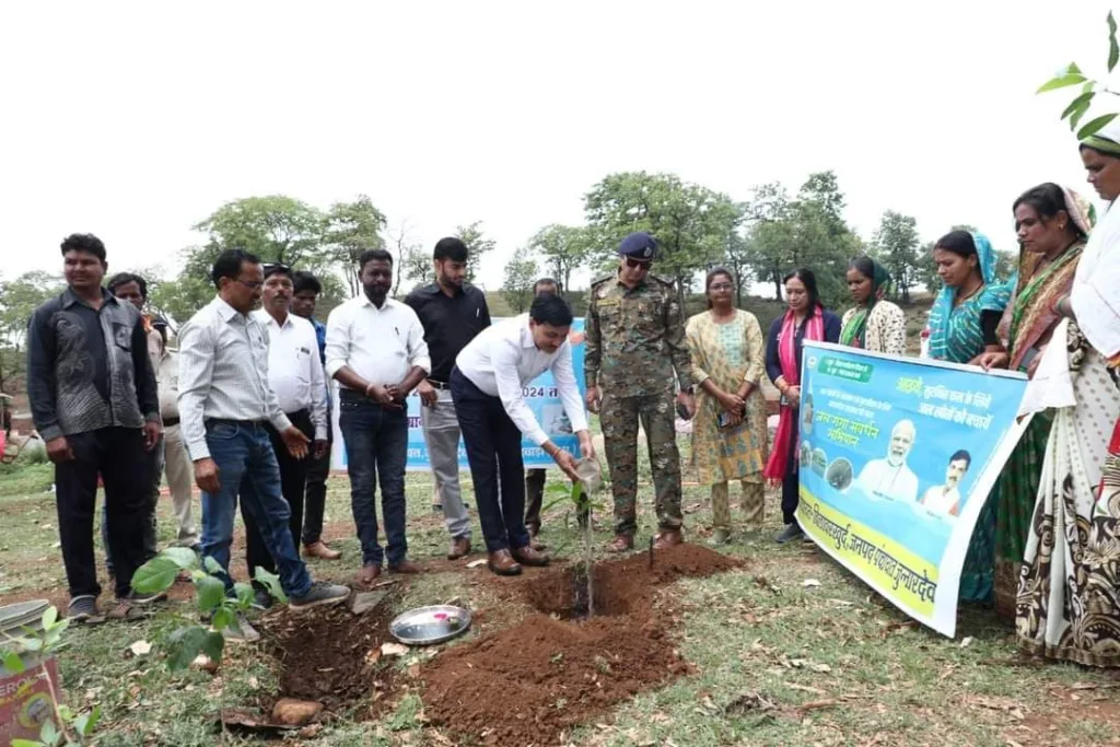 कलेक्टर एवं पुलिस अधीक्षक व सीईओ ने जिला पंचायत के साथ जुन्नारदेव के विभिन्न ग्रामों में पहुंचकर जल गंगा संवर्धन अभियान में की सहभागिता 2 कलेक्टर एवं पुलिस अधीक्षक व सीईओ ने जिला पंचायत के साथ जुन्नारदेव के विभिन्न ग्रामों में पहुंचकर जल गंगा संवर्धन अभियान में की सहभागिता | New India Times
