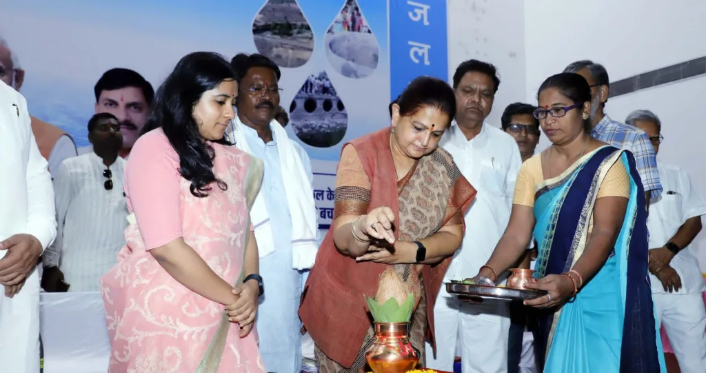 भूजल संग्रहण कर भारत में बुरहानपुर को सिरमौर बनाना है: विधायक अर्चना चिटनिस 2 भूजल संग्रहण कर भारत में बुरहानपुर को सिरमौर बनाना है: विधायक अर्चना चिटनिस | New India Times