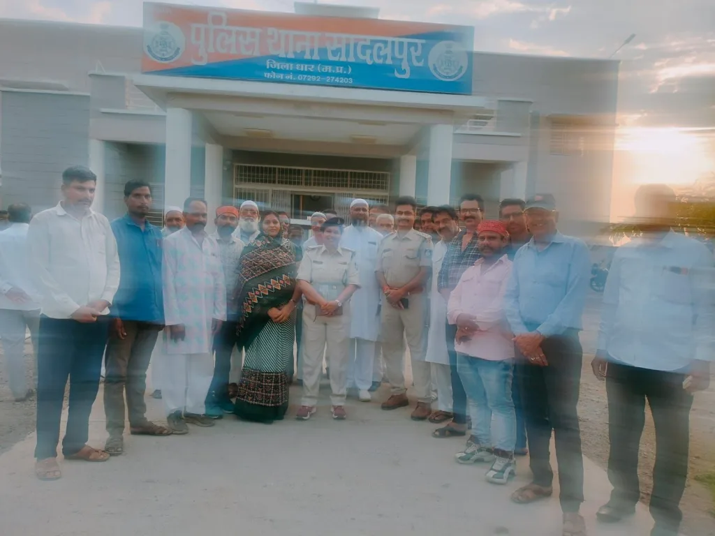 थाना सादलपुर पर आगामी त्यौहार को लेकर आवश्यक मीटिंग आयोजित 2 थाना सादलपुर पर आगामी त्यौहार को लेकर आवश्यक मीटिंग आयोजित | New India Times