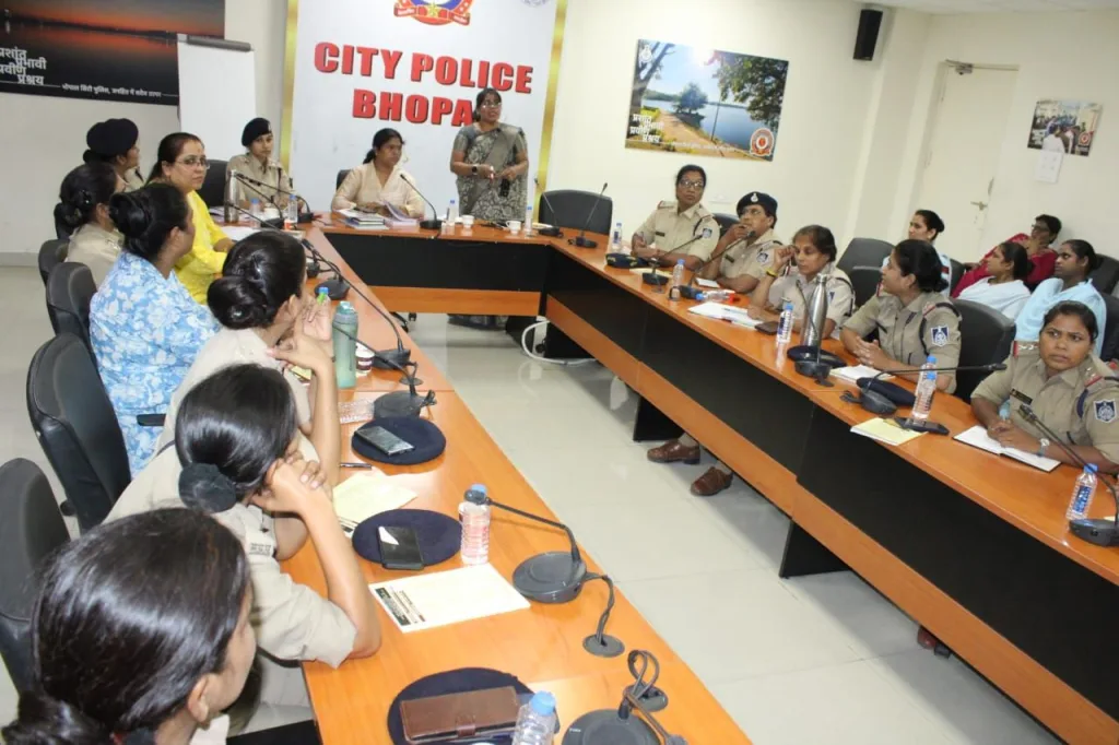 महिला ऊर्जा हेल्प डेस्क प्रभारी/विवेचकों हेतु महिला अपराधों से संबंधित नवीन अपराधिक कानून 2023 के क्रियान्वयन संबंधी प्रशिक्षण का किया गया आयोजन | New India Times