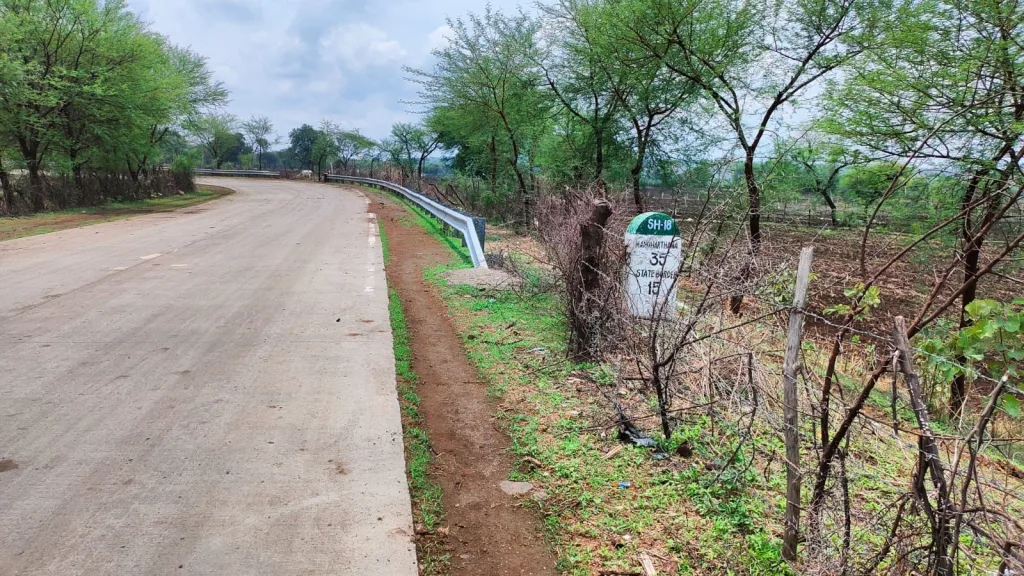 स्टेट हाइवे के आसपास अतिक्रमण, अतिक्रमण की वजह से रहता है हादसों का डर | New India Times