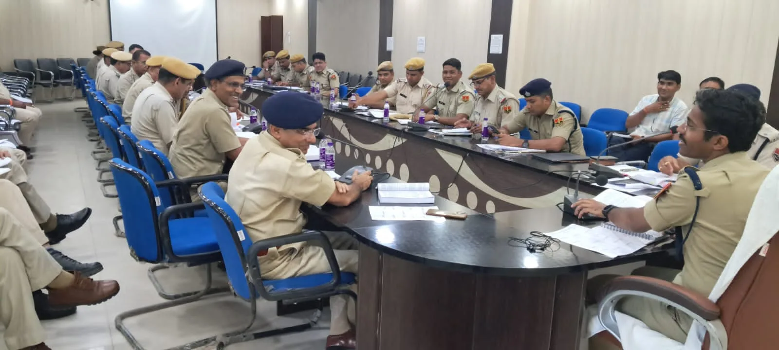 एक जुलाई से लागू हुए तीन नए आपराधिक कानून को लेकर जिला पुलिस अधीक्षक सुमित मेहरडा ने क्राइम मीटिंग लेकर दिए आवश्यक दिशा निर्देश | New India Times