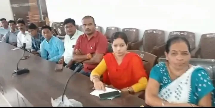 नवागत सीएमओ ने आते ही कार्य में गुणवत्ता लाने के लिए नगर पालिका दमुआ के विभाग प्रभारी से की समीक्षा बैठक 3 नवागत सीएमओ ने आते ही कार्य में गुणवत्ता लाने के लिए नगर पालिका दमुआ के विभाग प्रभारी से की समीक्षा बैठक | New India Times