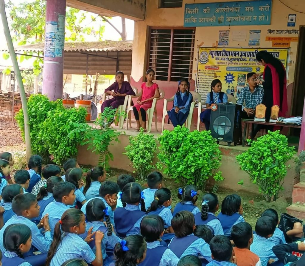 मेघावी छात्र-छात्राओं को प्रतीक चिन्ह भेंटकर किया गया सम्मानित | New India Times