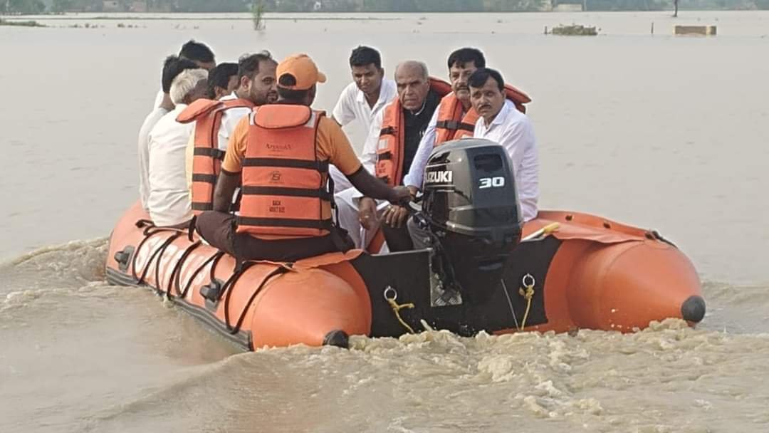 डुमरियागंज सांसद श्री जगदंबिका पाल ने बाढ़ प्रभावित क्षेत्रों का दौरा कर लिया जायजा | New India Times
