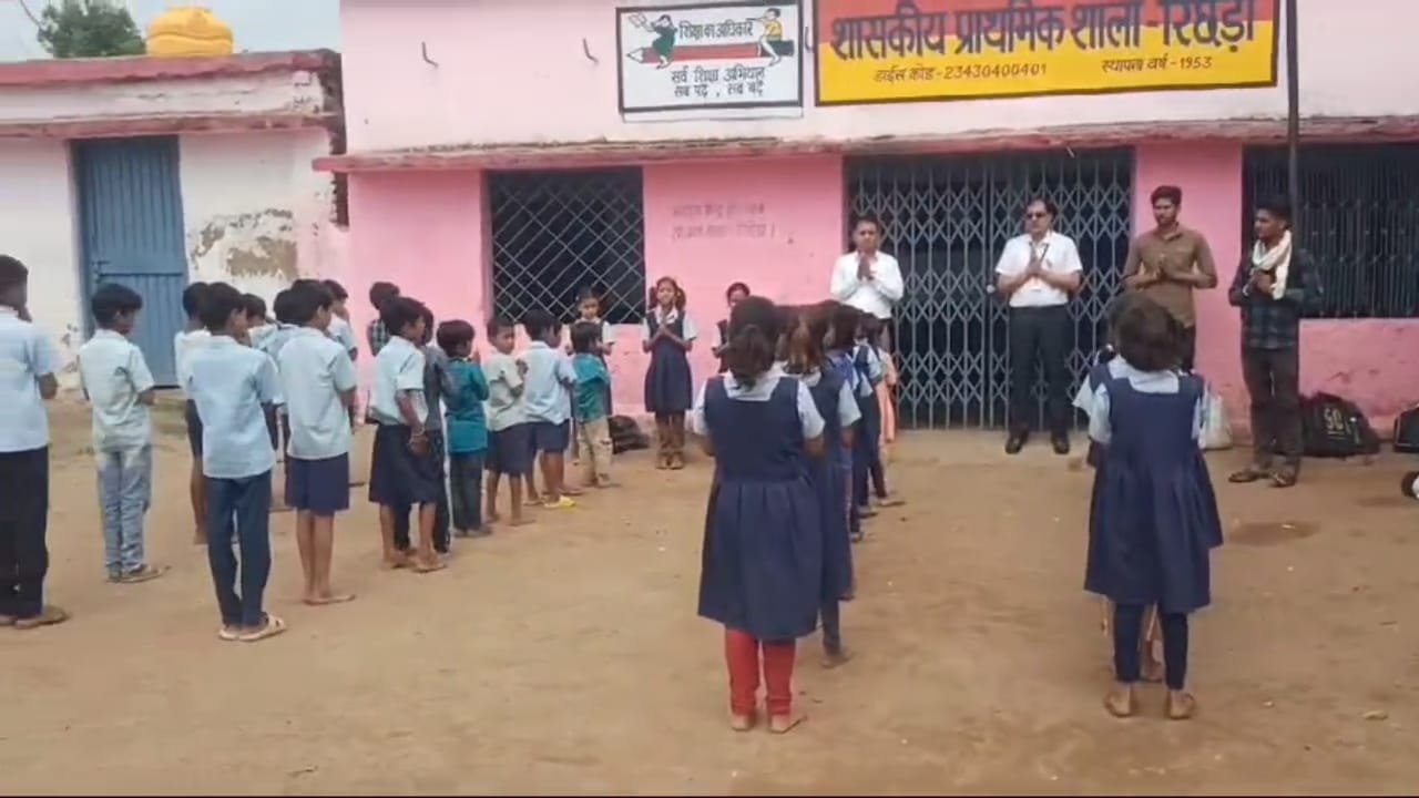 बीईओ और बिआरसी ने स्कूलों का किया निरीक्षण, कई शिक्षक पाए गए अनुपस्थित, समय पर स्कूल नहीं पहुंचने वाले शिक्षक क्या देंगे विद्यार्थियों को शिक्षा | New India Times