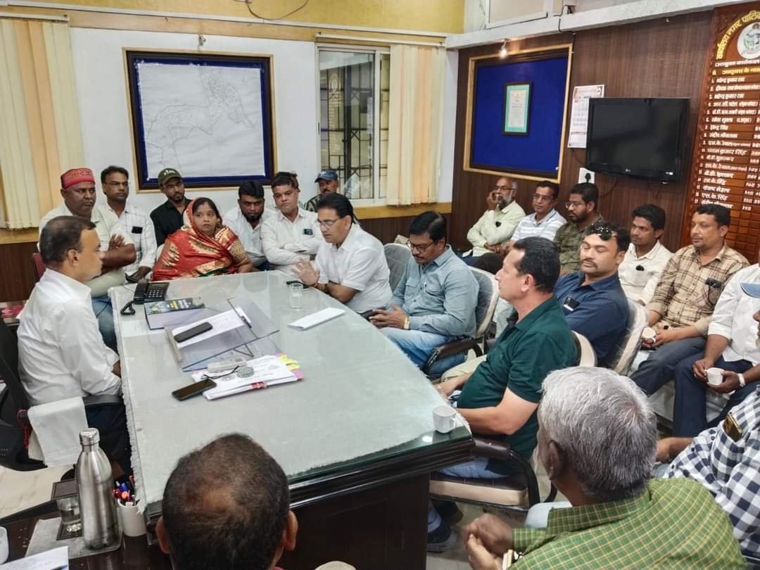 अजय रघुवंशी की नेतृत्व में पार्षदों के प्रतिनिधि मंडल ने निगम आयुक्त से मिलकर दी चेतावनी 1 अजय रघुवंशी की नेतृत्व में पार्षदों के प्रतिनिधि मंडल ने निगम आयुक्त से मिलकर दी चेतावनी | New India Times